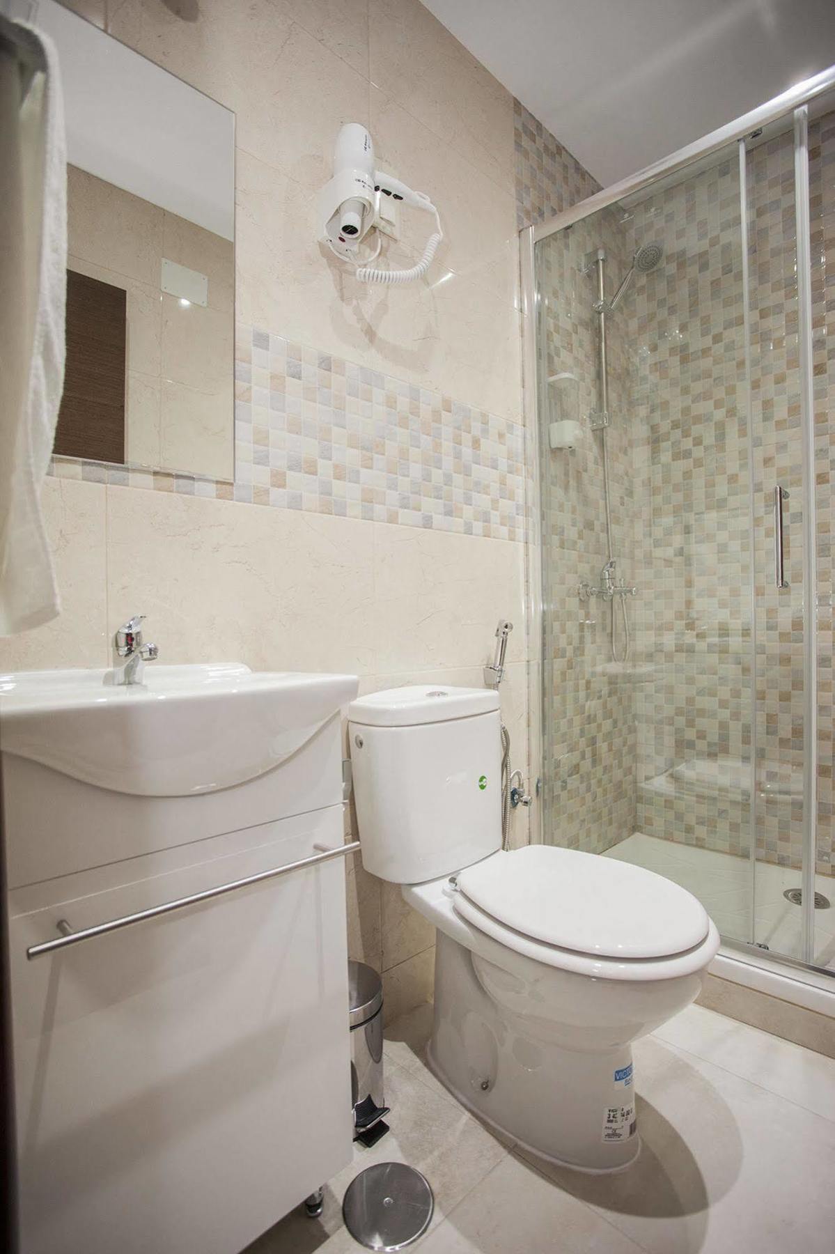 Hostal Rincon De Sol - Centro Madrid - Self Checkin Ngoại thất bức ảnh